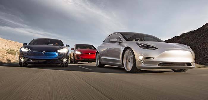 Investigan la aceleración involuntaria de autos Tesla